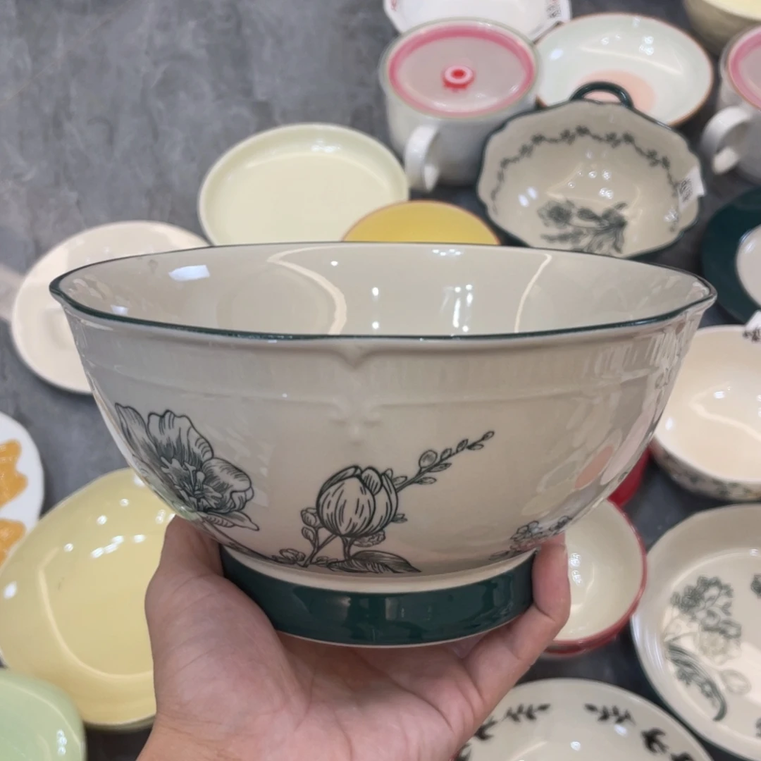 陶瓷微瑕餐具介意勿拍，满18飞！