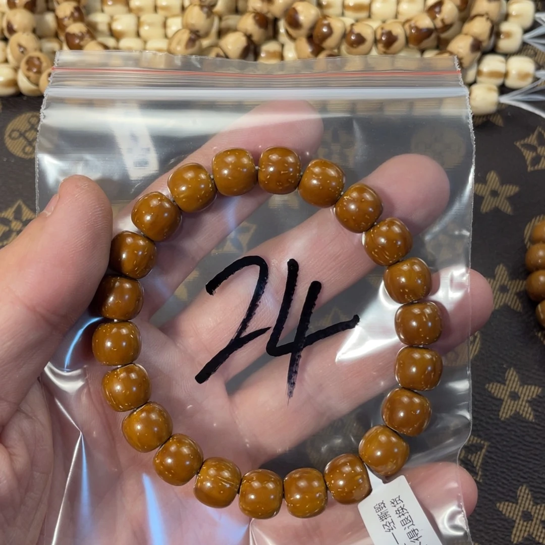 吕****紫金鼠手串10.6实心老型24