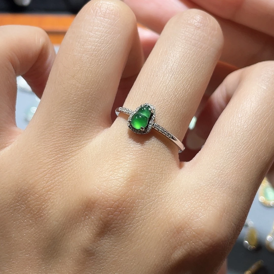 悠***心翡翠18K金镶嵌戒指翡翠