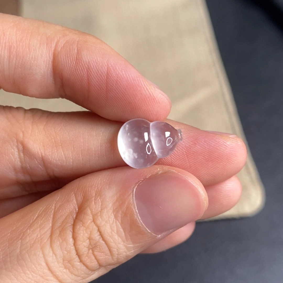 翡翠未镶嵌颈饰葫芦
