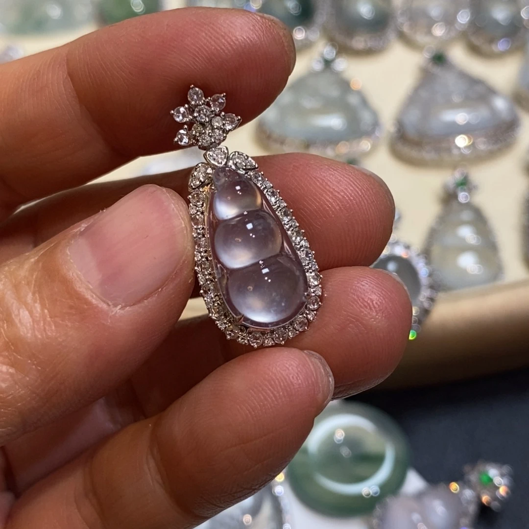 翡翠18K金镶嵌吊坠(不含链)福豆