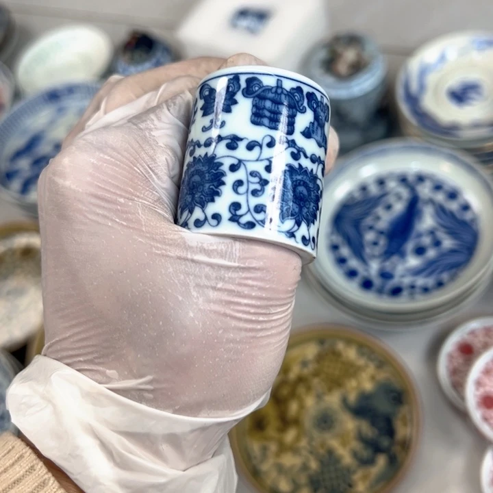 瓷片白青花缠枝莲扳指盖置