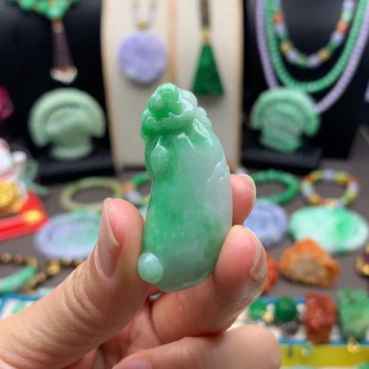 翡翠未镶嵌颈饰翡翠福瓜