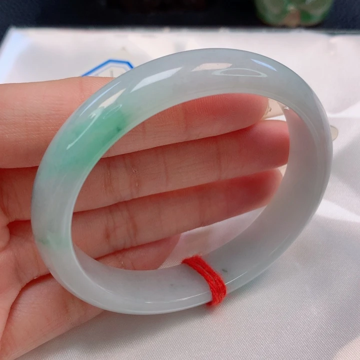 翡翠手镯（贵妃镯）未镶嵌