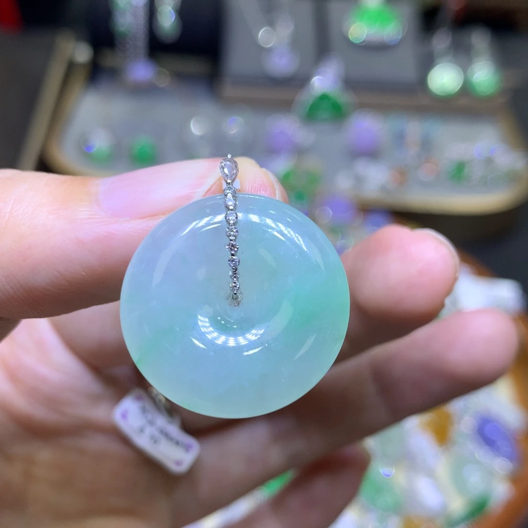 翡翠18K金镶嵌颈饰翡翠吊坠项链