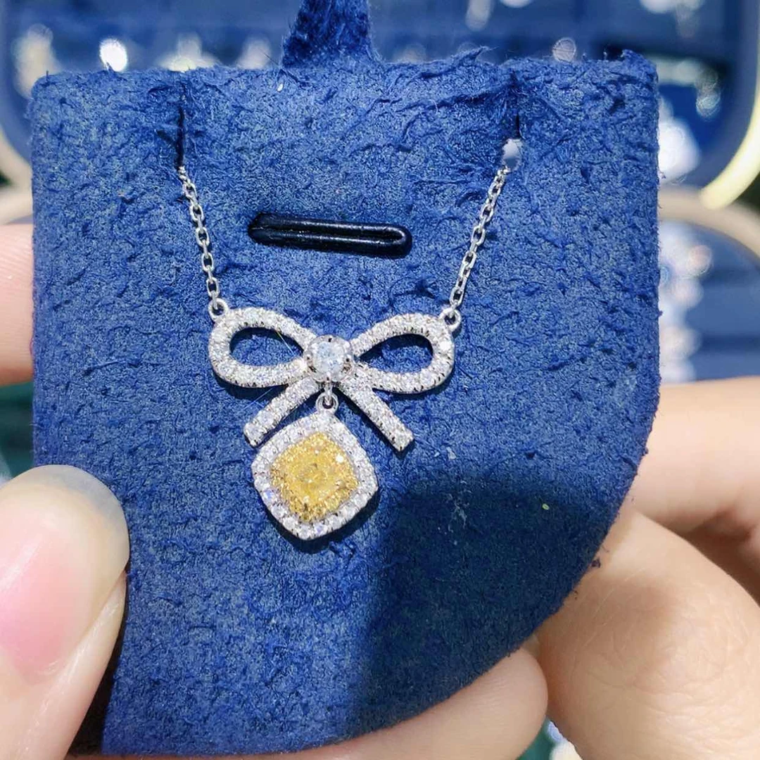 【闪购商品】颈饰18K金镶嵌钻石