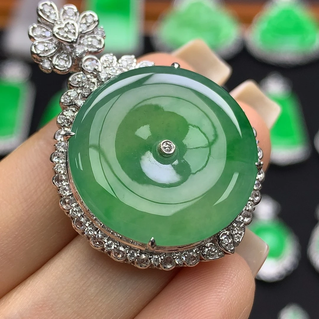 翡翠18K金镶嵌颈饰18k镶翡翠