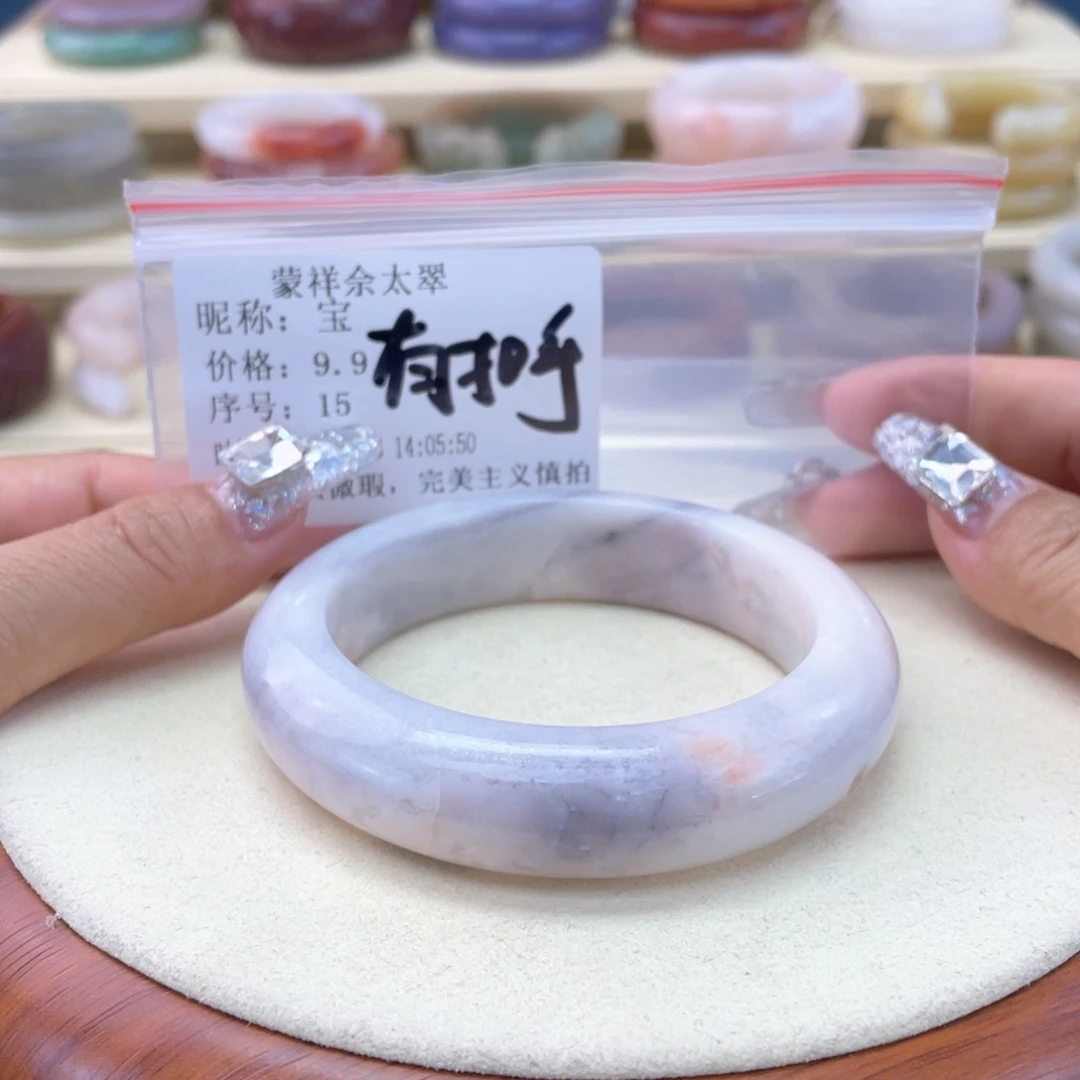 宝***未镶嵌手镯石英岩玉