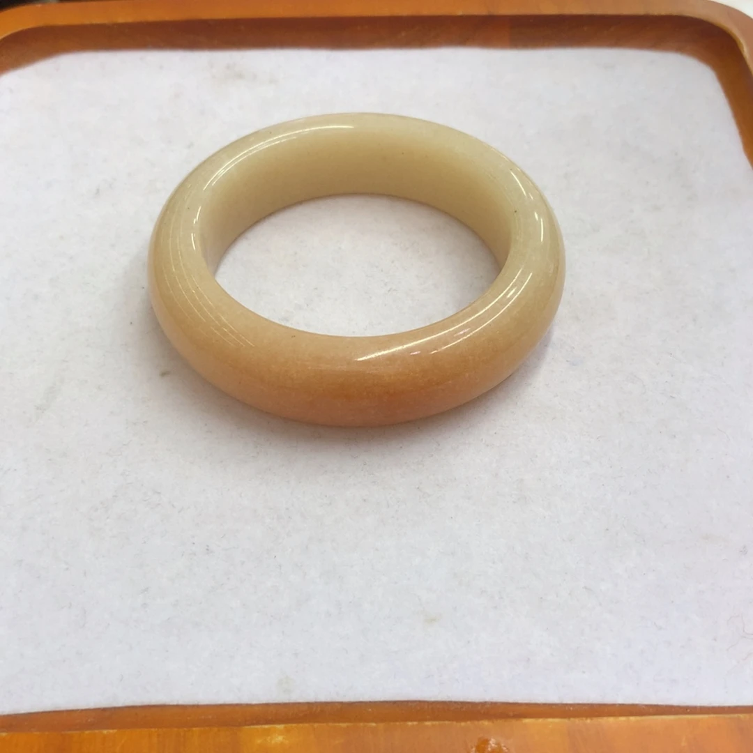 未镶嵌手镯石英质玉
