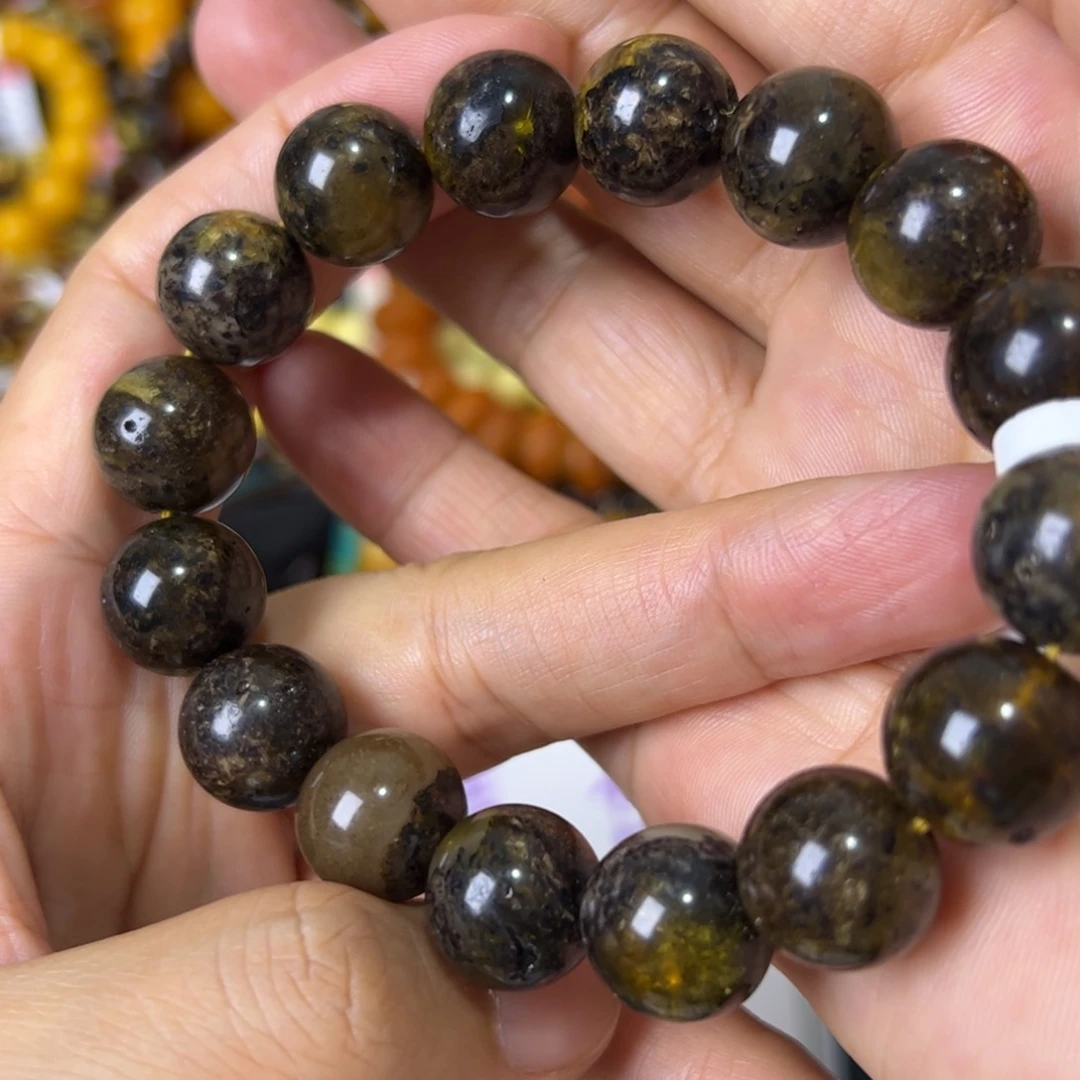 未镶嵌琥珀珠宝奇石741