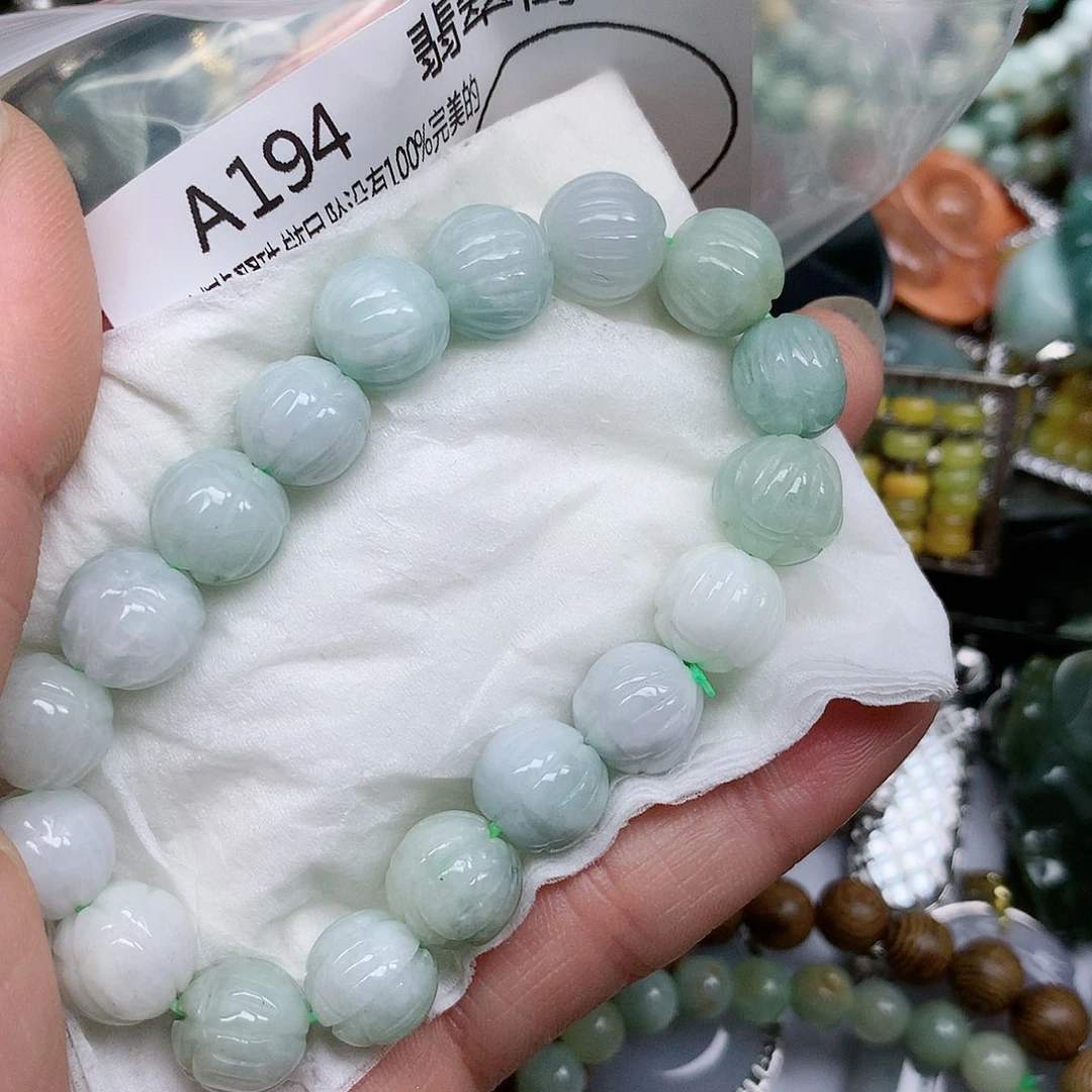 翡翠颈饰足银镶嵌翡翠