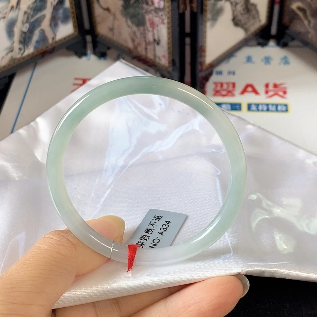 翡翠未镶嵌手镯（圆镯）52.7