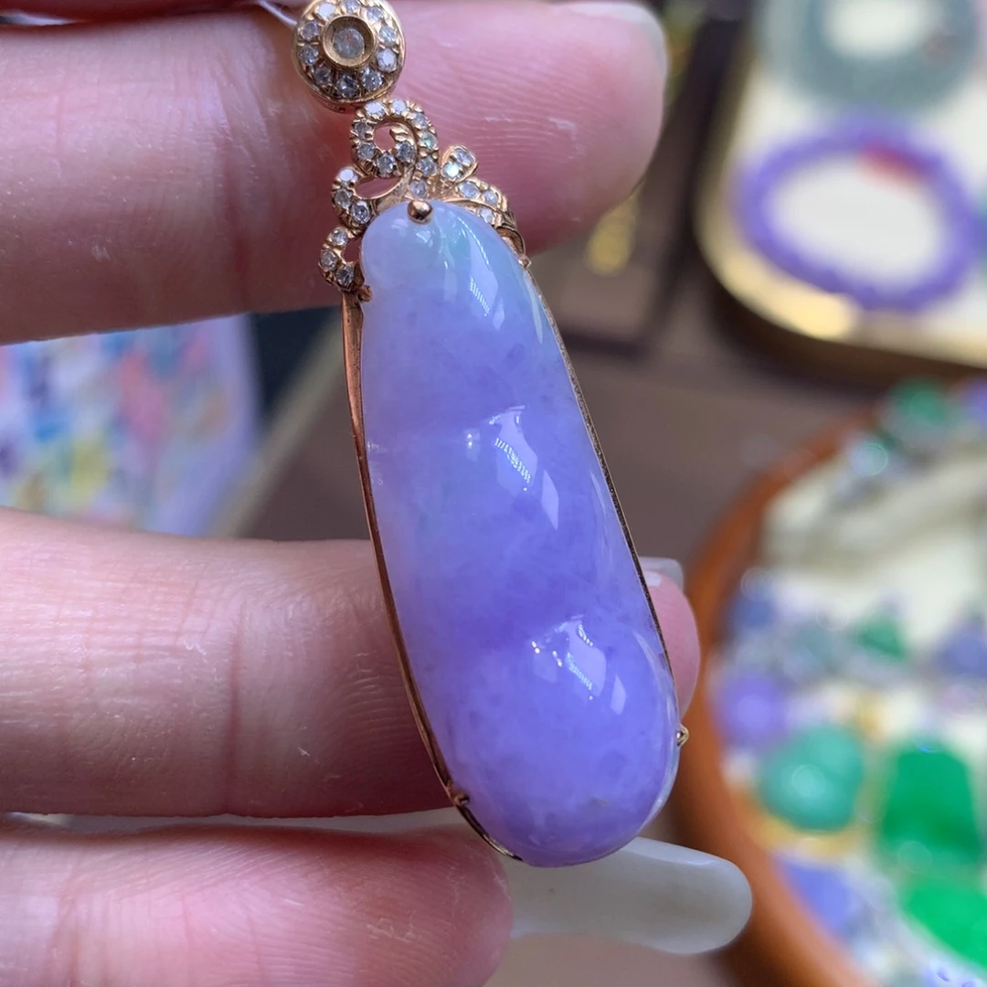 翡翠18K金镶嵌颈饰