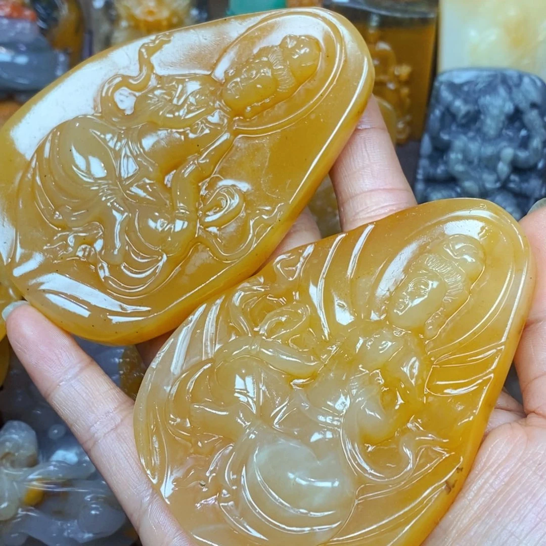 颈饰未镶嵌石英岩玉