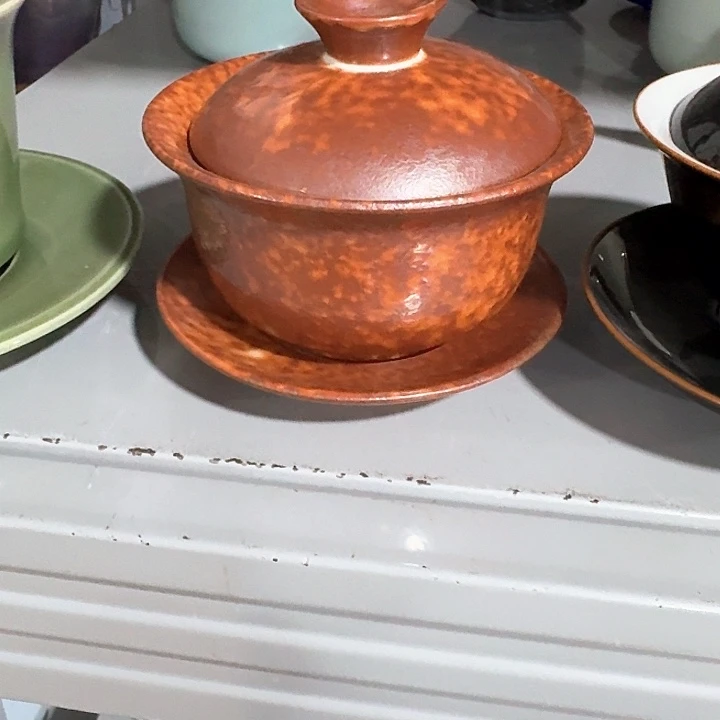主人杯一个，瓷。。品茗
