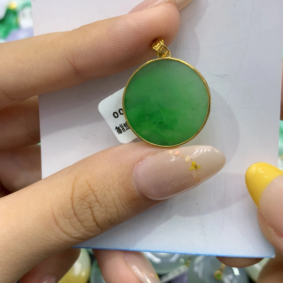 颈饰18K金镶嵌翡翠