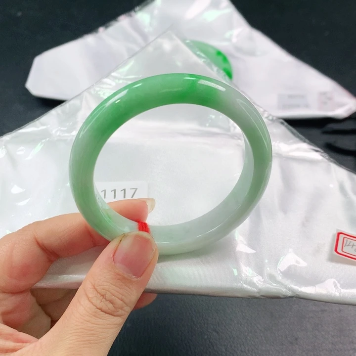 翡翠手镯未镶嵌03。