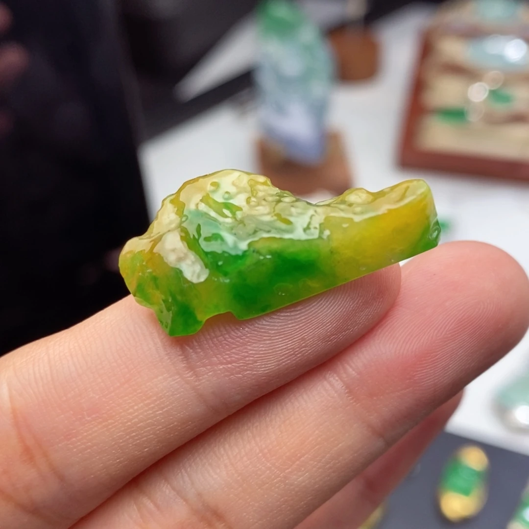 定制翡翠未镶嵌  高品质 黄加绿
