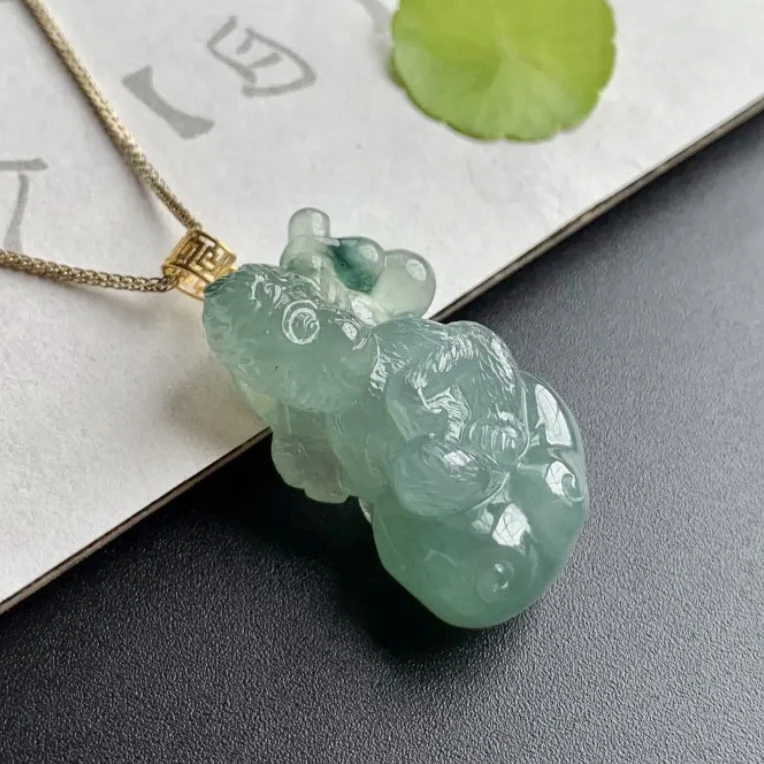 天然缅甸翡翠A货冰晴灵猴献瑞悟空吊坠气质时尚镶嵌百搭精美绿色