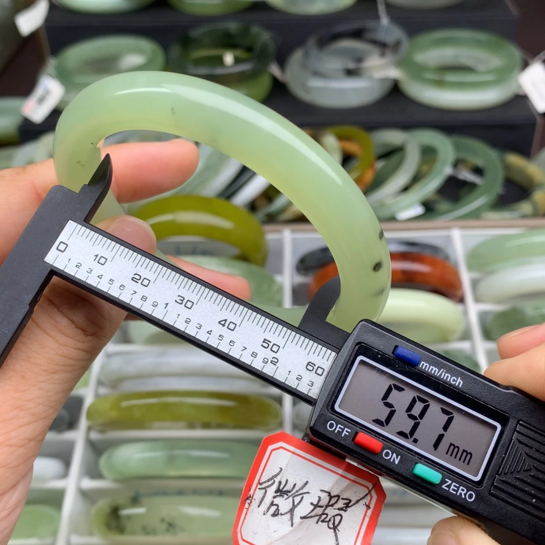蛇纹石玉未镶嵌手镯675
