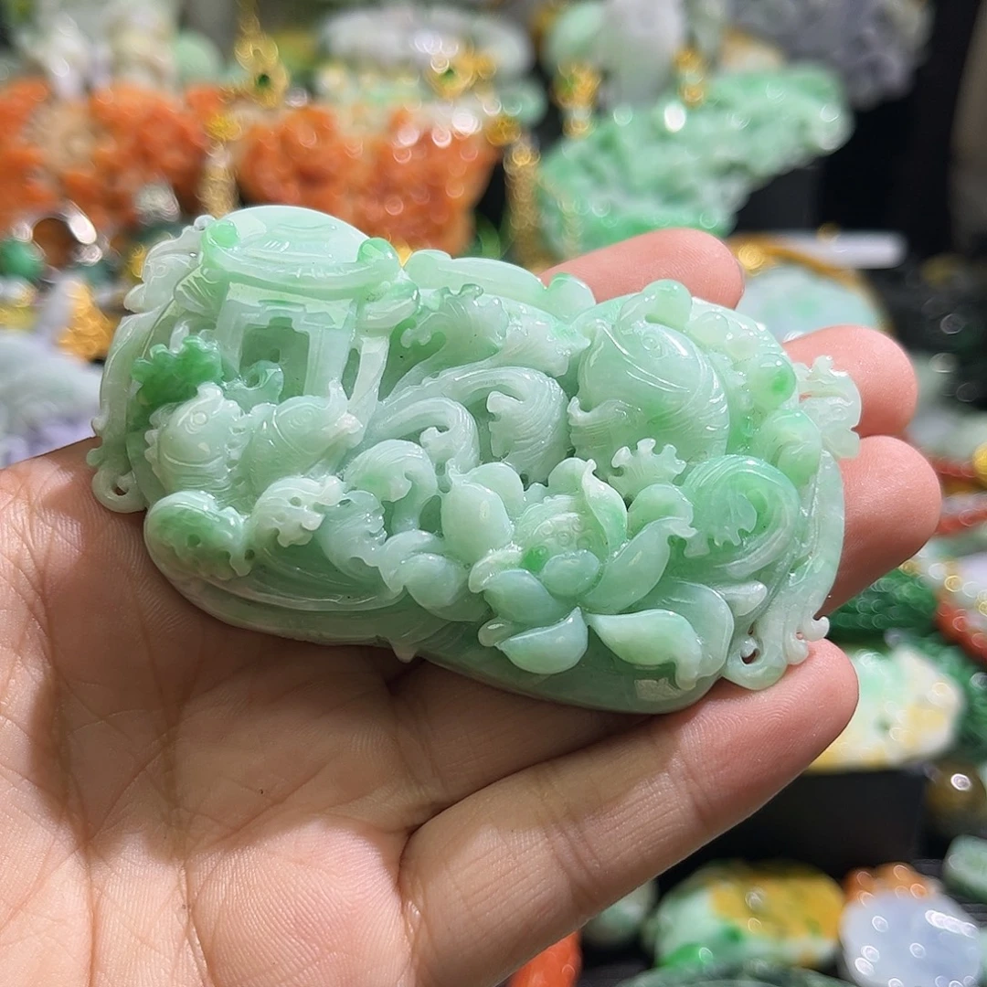 翡翠未镶嵌颈饰待编织