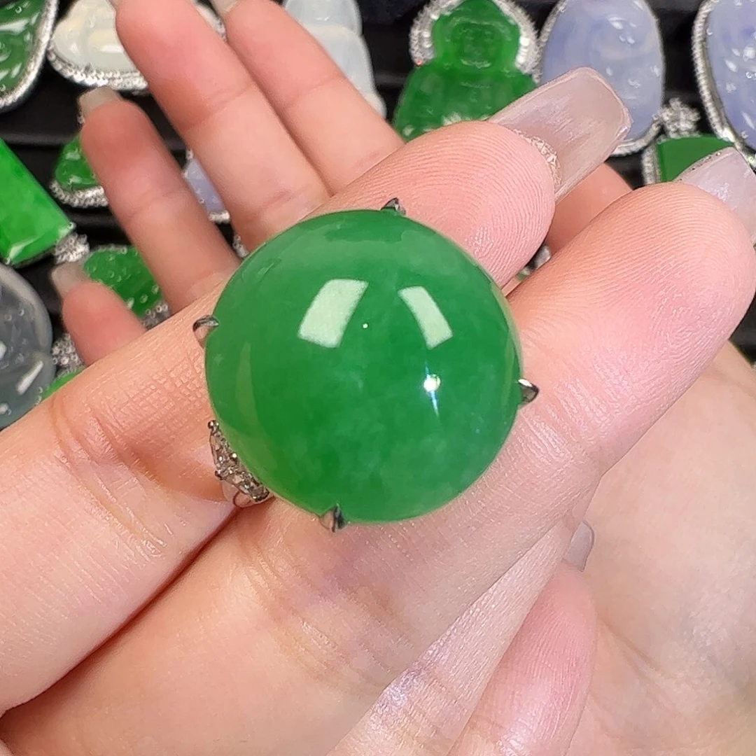 翡翠戒指18K金镶嵌蛋面