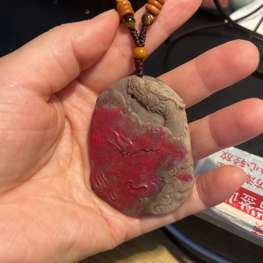 昌化鸡血石龙挂件