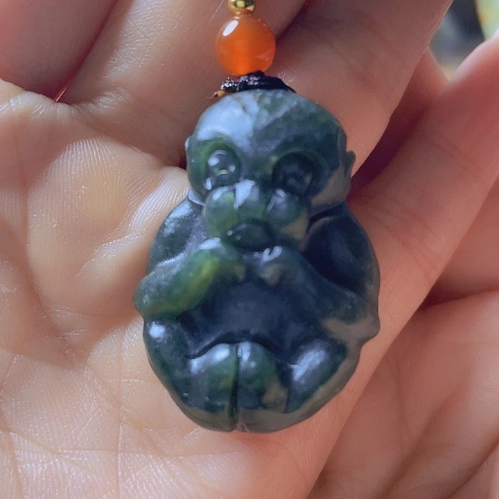 未镶嵌岫岩河磨玉（透闪石质玉）把件