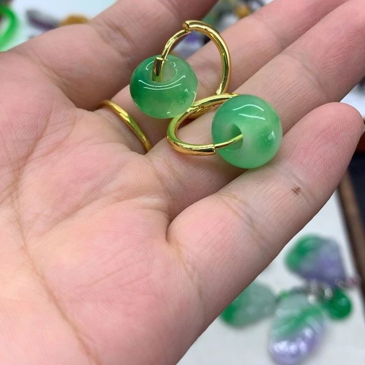 颈饰未镶嵌翡翠吊坠
