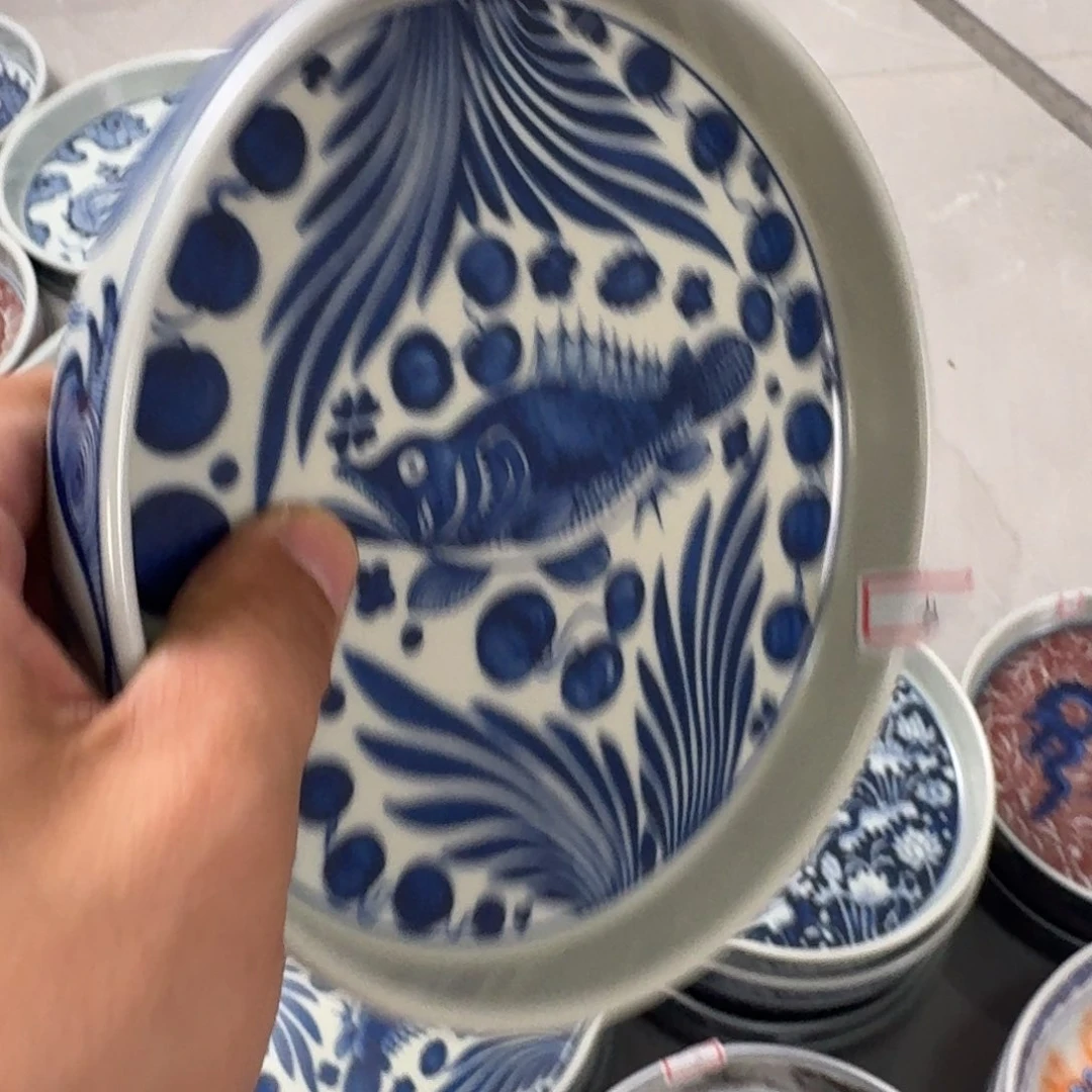 摆件青花鱼藻纹大壶承微瑕