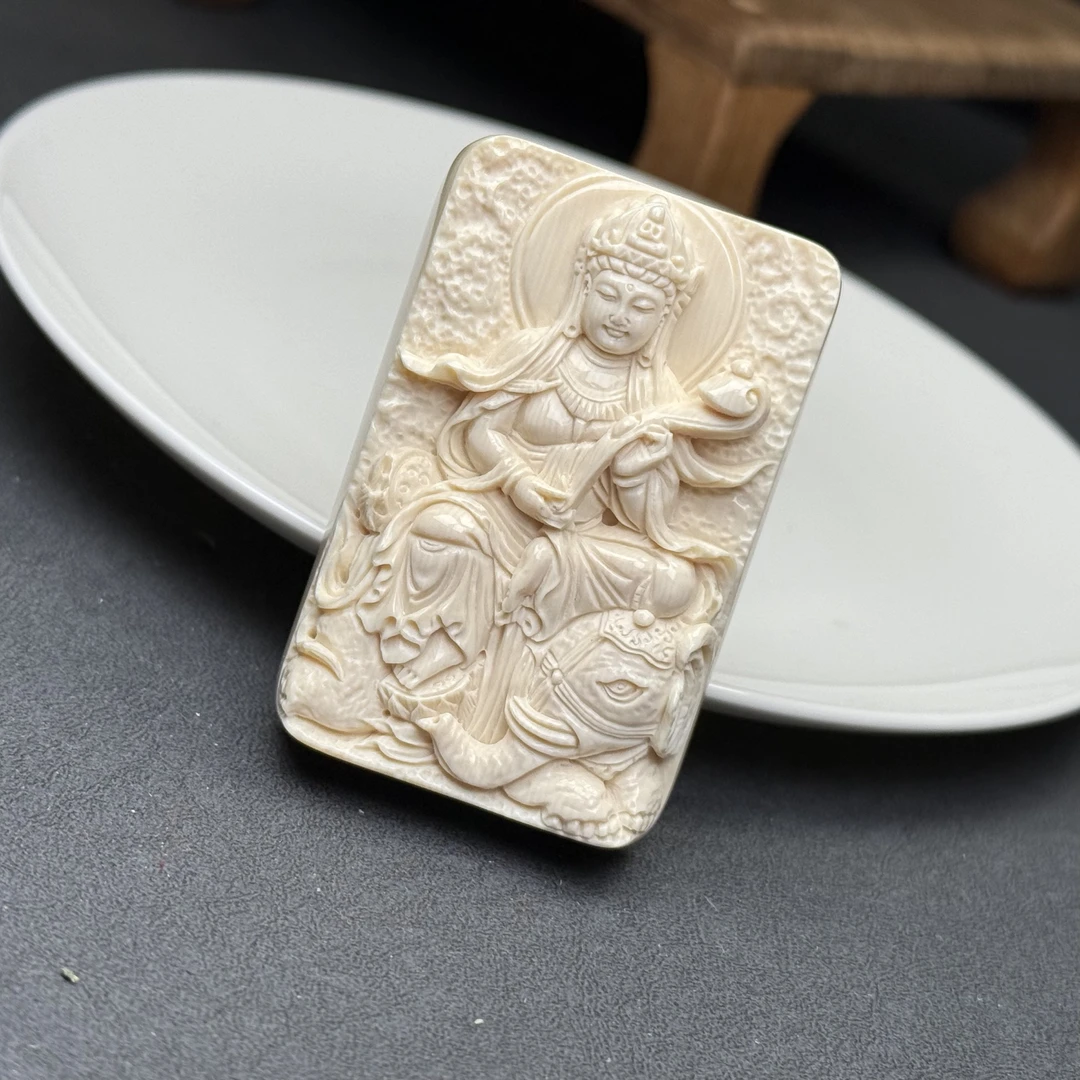 K9774天然猛犸牙雕刻普贤吊坠35x55x15mm【京派大师-青松】