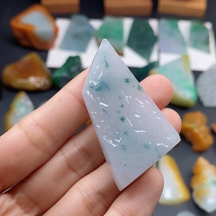 华***歌定制翡翠未镶嵌翡翠