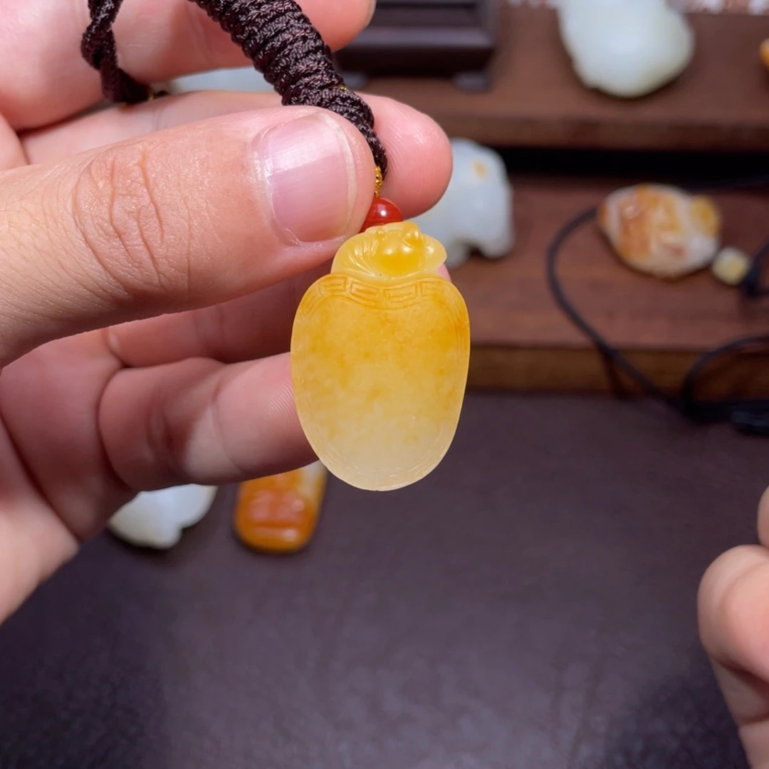 和田玉（糖玉）未镶嵌挂件