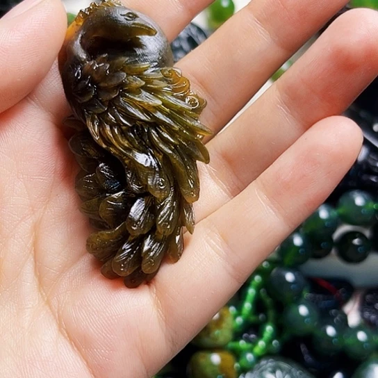 籽***芽蛇纹石玉未镶嵌颈饰