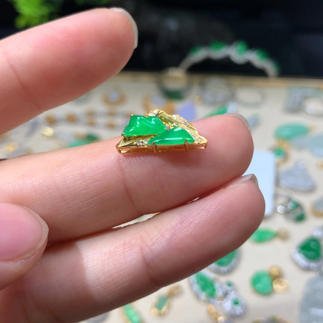 翡翠18K金镶嵌颈饰