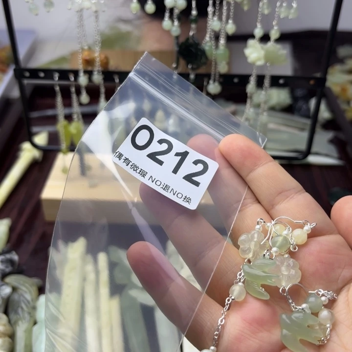 蛇纹石玉发饰合金T****t