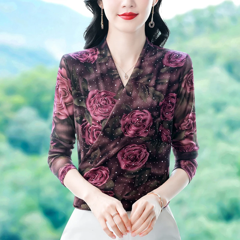 修身型交叉领时尚风中老年女装春秋洋气显瘦打底衫印花烫钻长袖衫