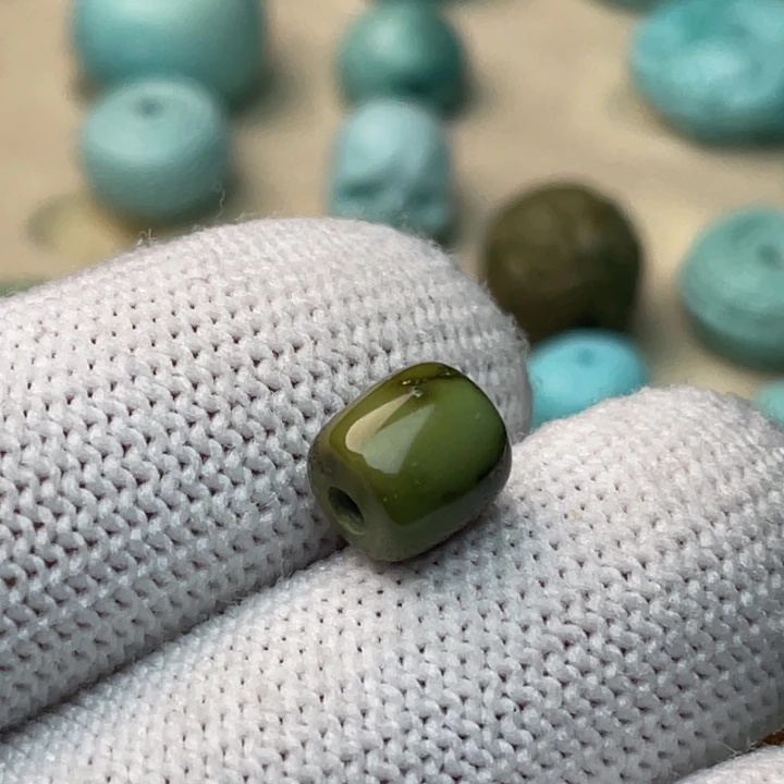 绿松石未镶嵌颈饰