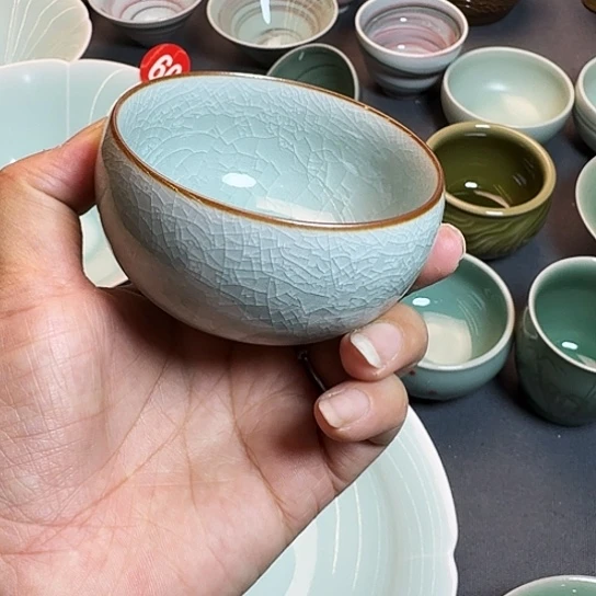 王***涛龙泉青瓷冰裂纹微瑕