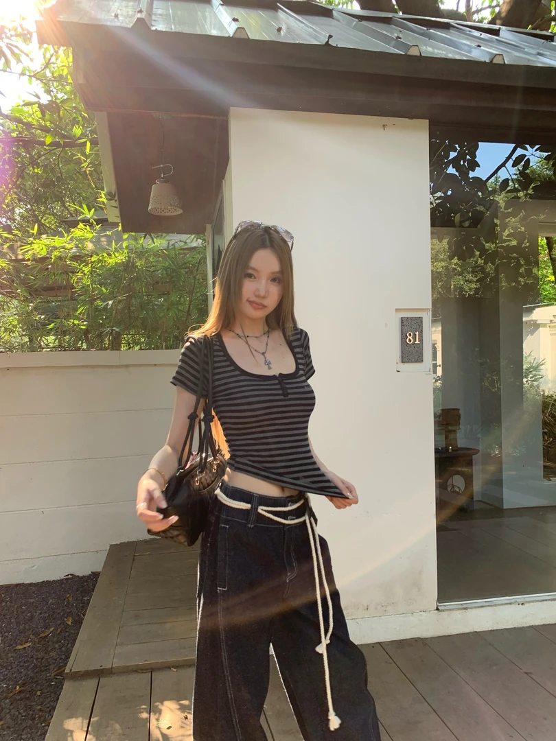 番茄妹妹Tomatosister 黑灰色条纹T恤正肩显瘦性感辣妹上衣短袖女