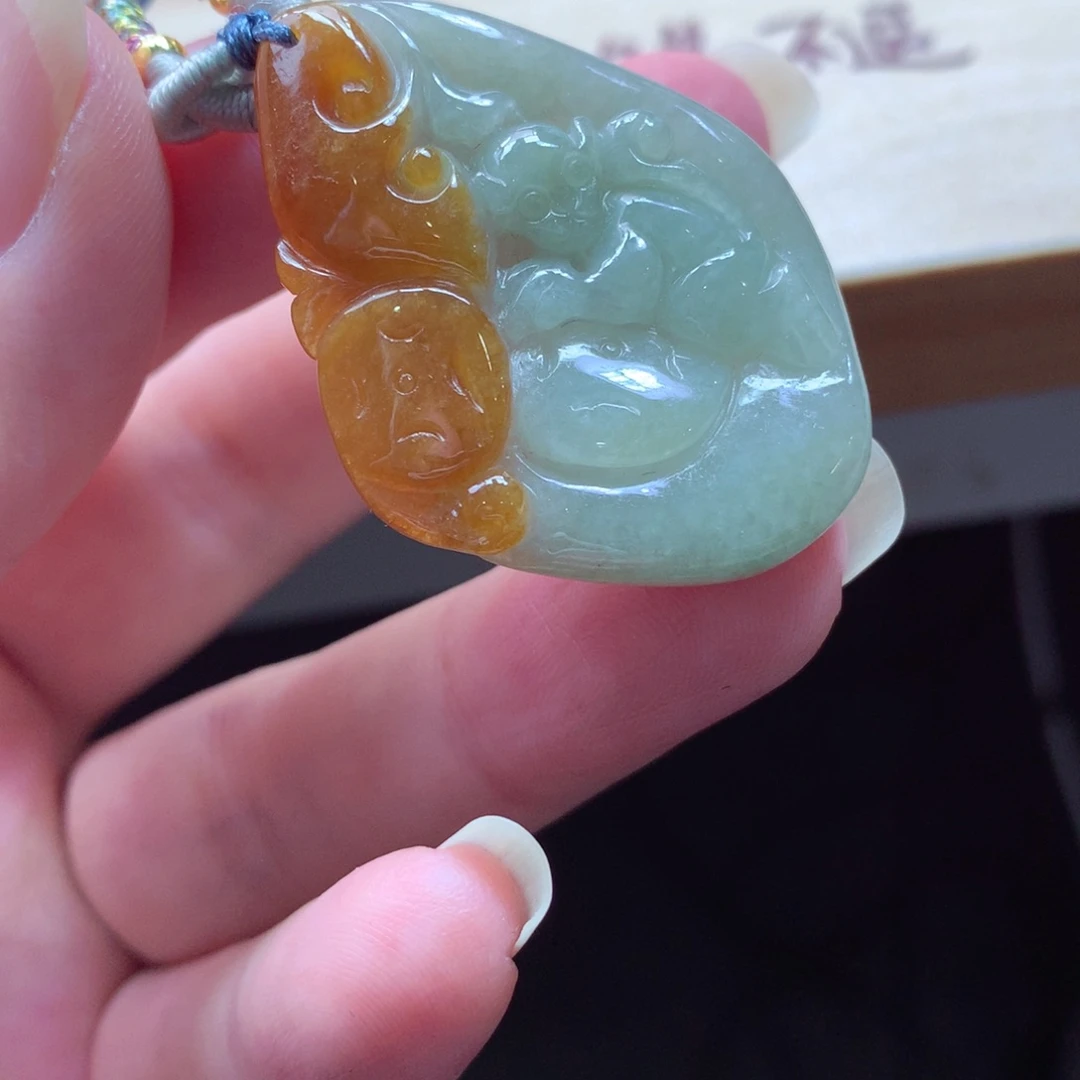 翡翠颈饰未镶嵌吊坠