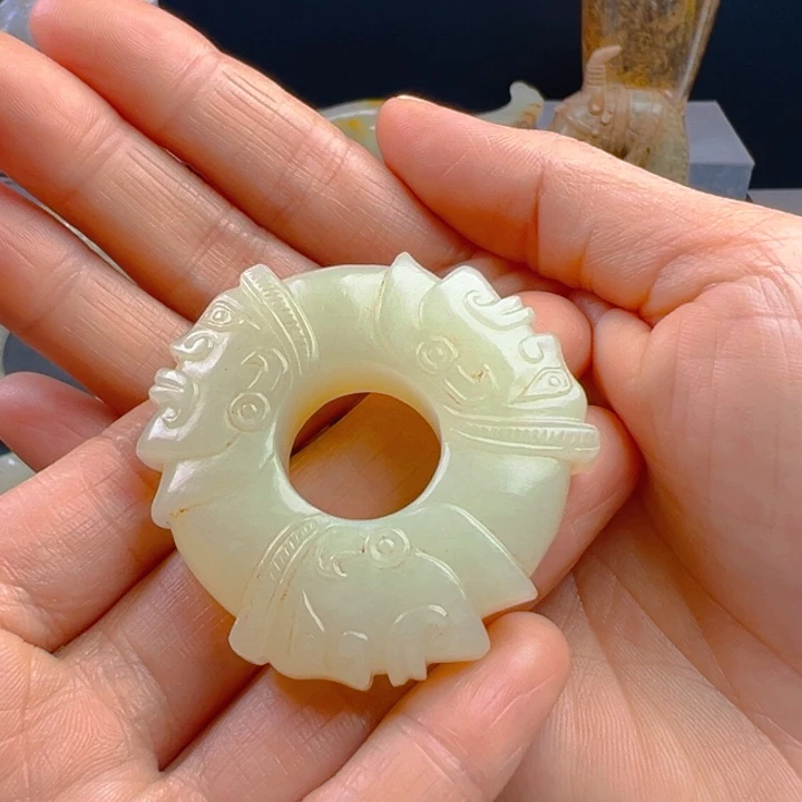 浩***杨和田玉（糖玉）未镶嵌颈饰