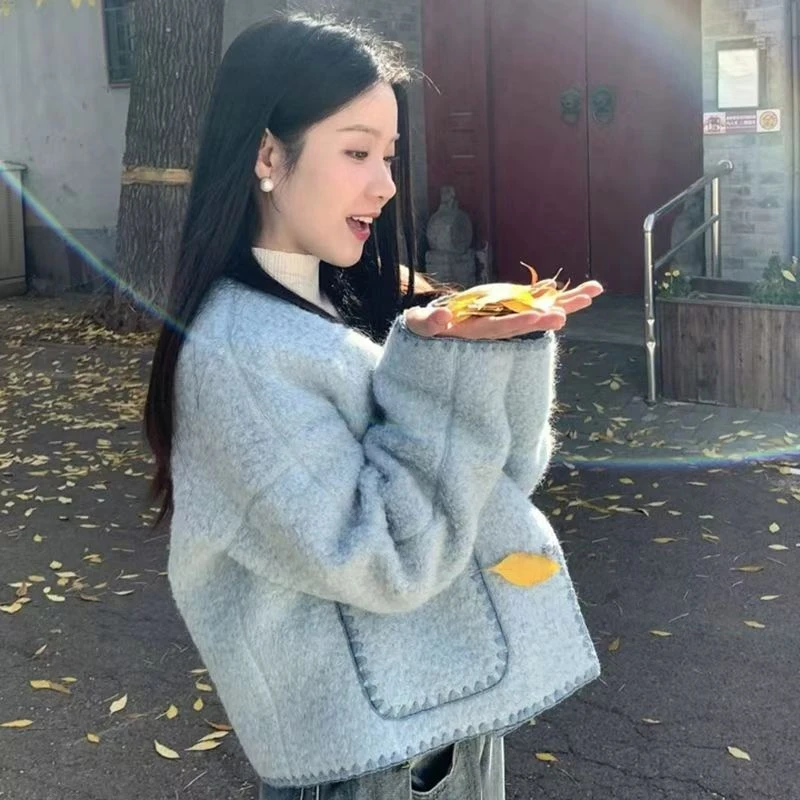 蓝色法式小香风外套女2024秋冬新款独特好看羊羔毛绒短款外穿上衣