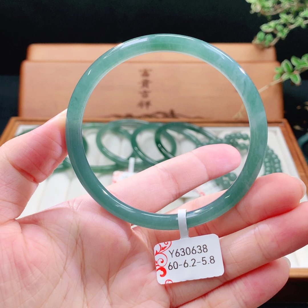 翡翠手镯（圆镯）未镶嵌