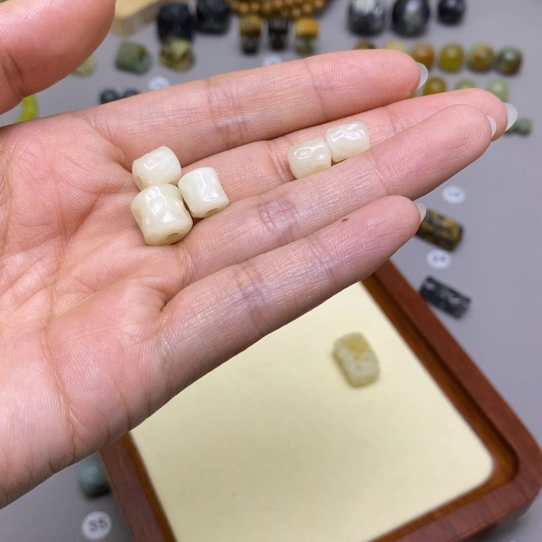 李***Y蛇纹石玉未镶嵌配饰