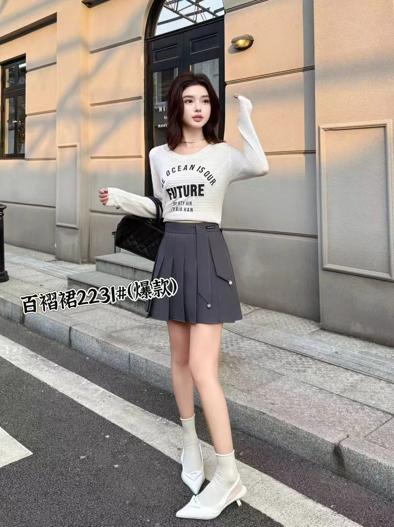 春款时尚百搭短裙