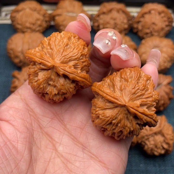 酒****把件文玩核桃40全品老树红皮三角白。