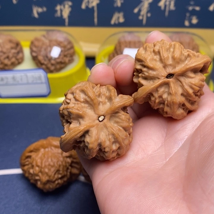 文玩核桃吊坠40野狼