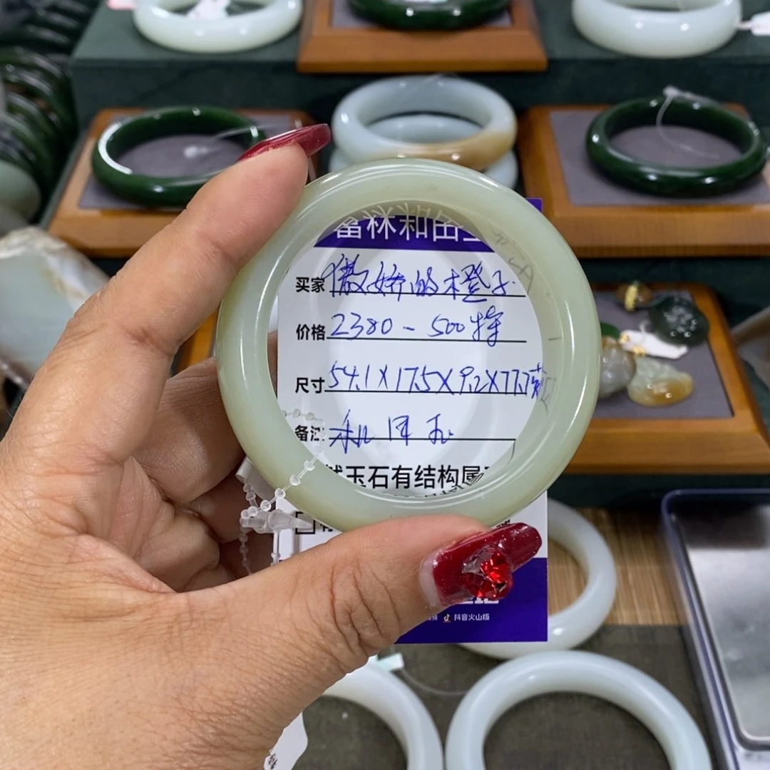 和田玉手镯未镶嵌傲****?