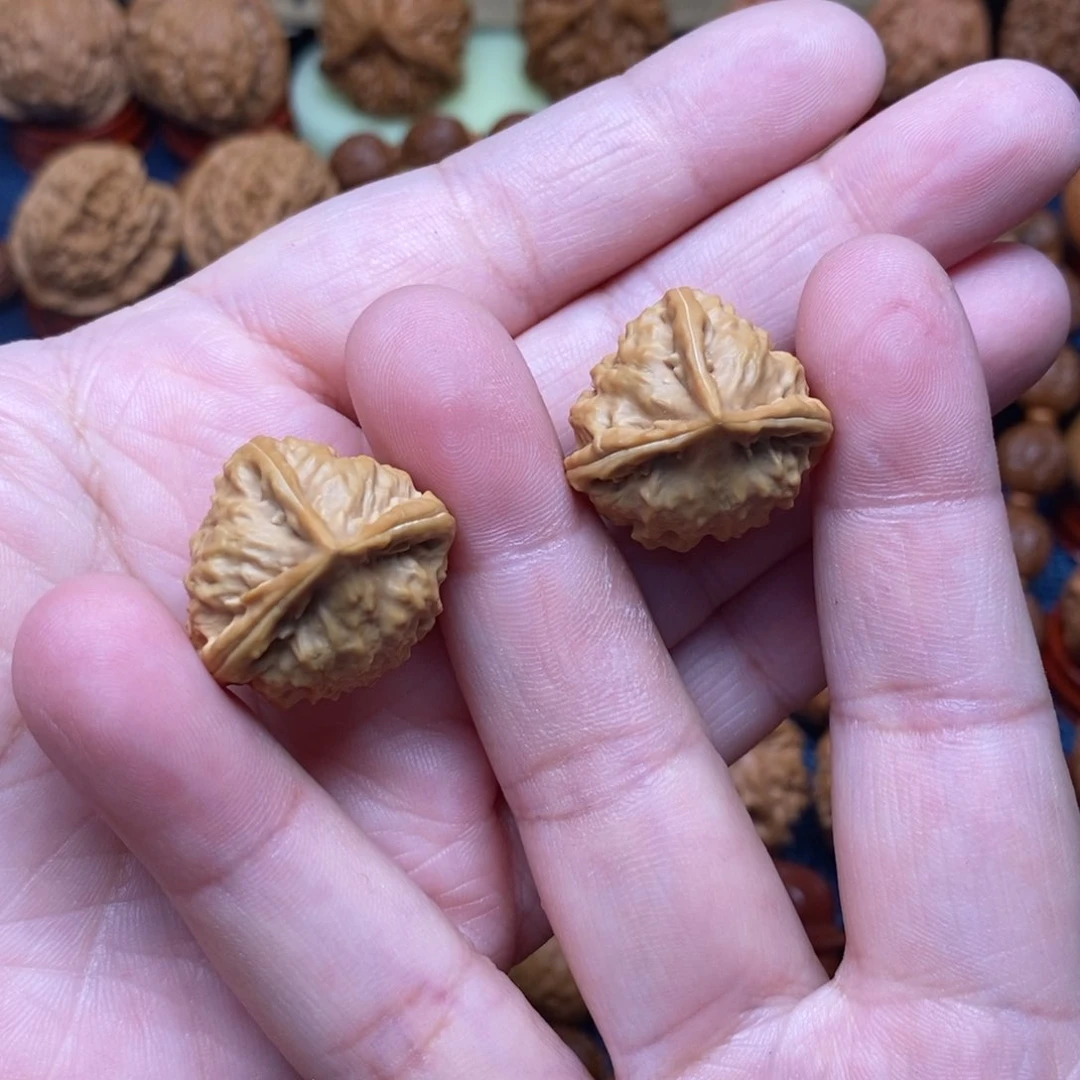 文玩核桃把件手捻精品三棱